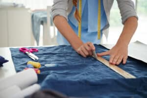 Arreglos y adaptaciones de prendas textil y piel