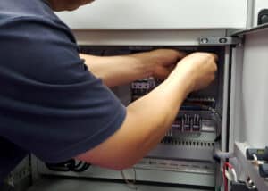 Montaje y mantenimiento de instalaciones eléctricas de baja tensión